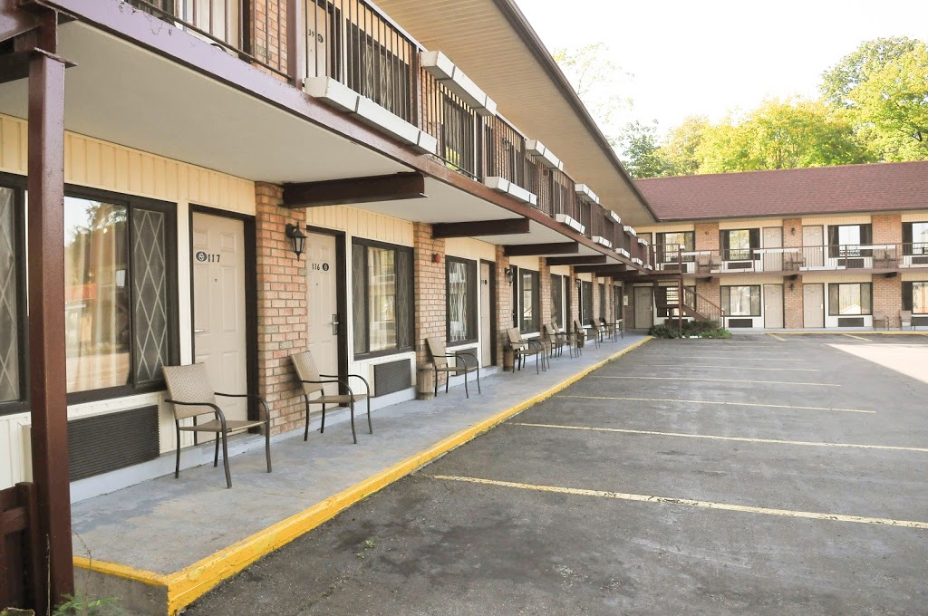 7 Days Inn | 6032 Lundys Ln, Niagara Falls, ON L2G 1T1, Canada | Phone: (905) 357-6565