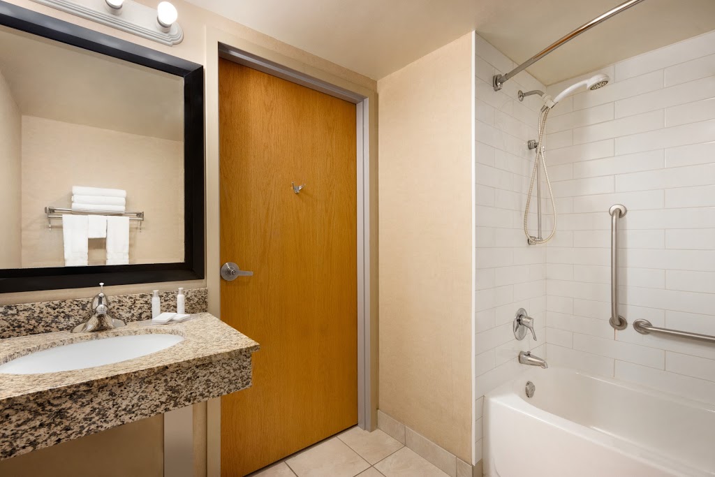 Travelodge Hotel by Wyndham Saskatoon | 106 Circle Dr, Saskatoon, SK S7L 4L6, Canada | Phone: (306) 500-2932