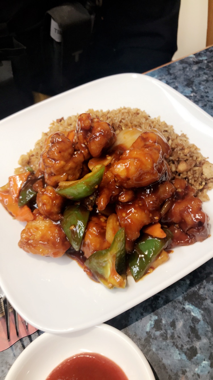 Gar Won Chinese Restaurant | 5709 Tecumseh Rd E, Windsor, ON N8T 1E1, Canada | Phone: (519) 945-6888