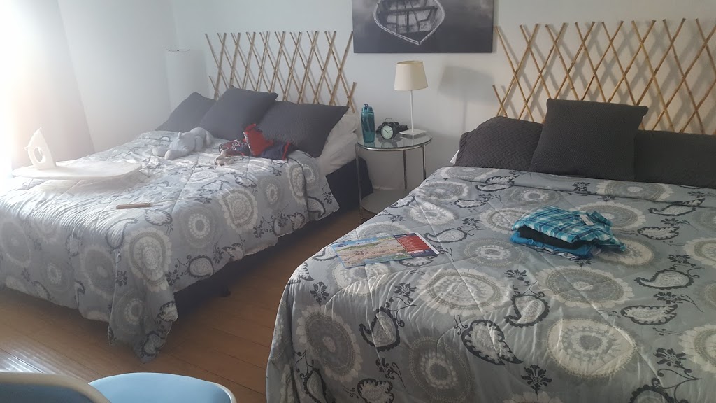 Celebrities Hotel | 1095 Rue Saint-Denis, Montréal, QC H2X 3J3, Canada | Phone: (514) 849-9688
