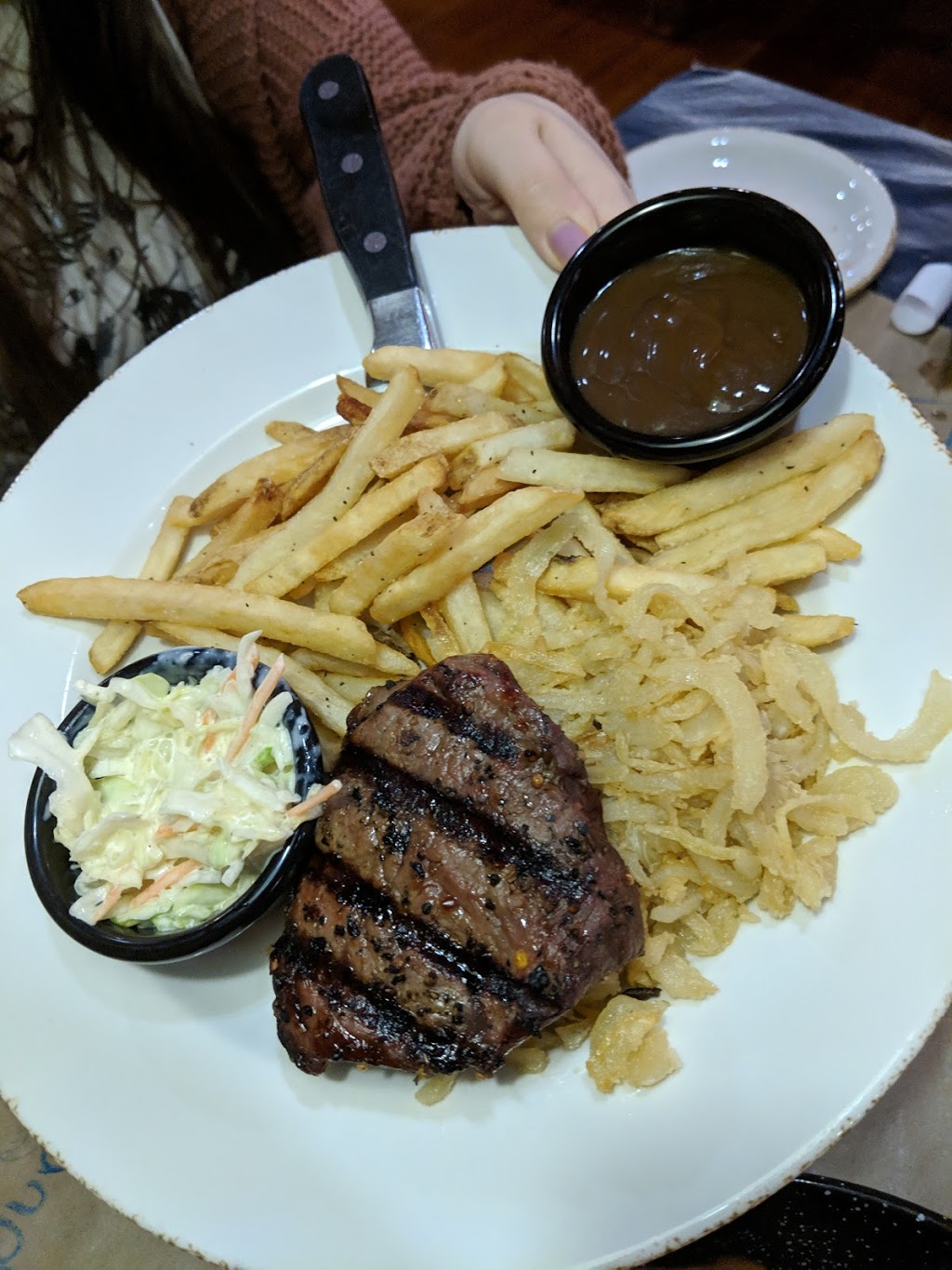 Montanas | 815 Paramount Dr, Stoney Creek, ON L8J 0B4, Canada | Phone: (905) 573-7272