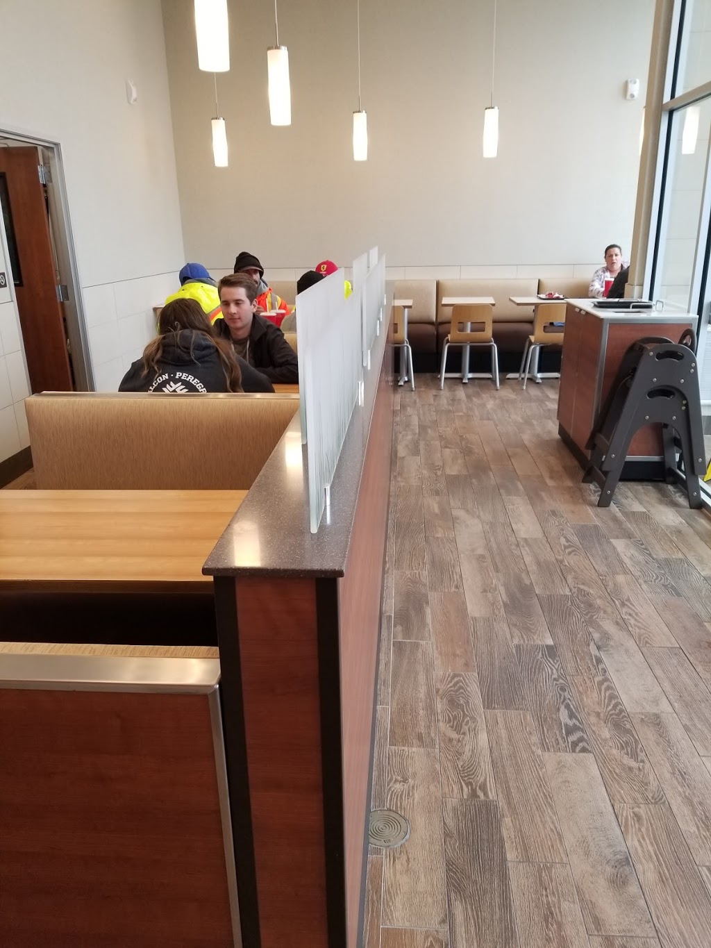 Wendys | 207 Main St N, Exeter, ON N0M 1S3, Canada | Phone: (519) 235-1445