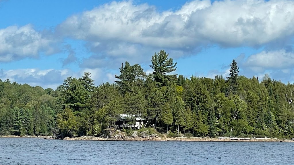 Challets Lac McGillivray ( Lac McGillivray camps) | 48 Ch Lac McGillivray, Sheenboro, QC J0X 2Z0, Canada | Phone: (613) 585-7251