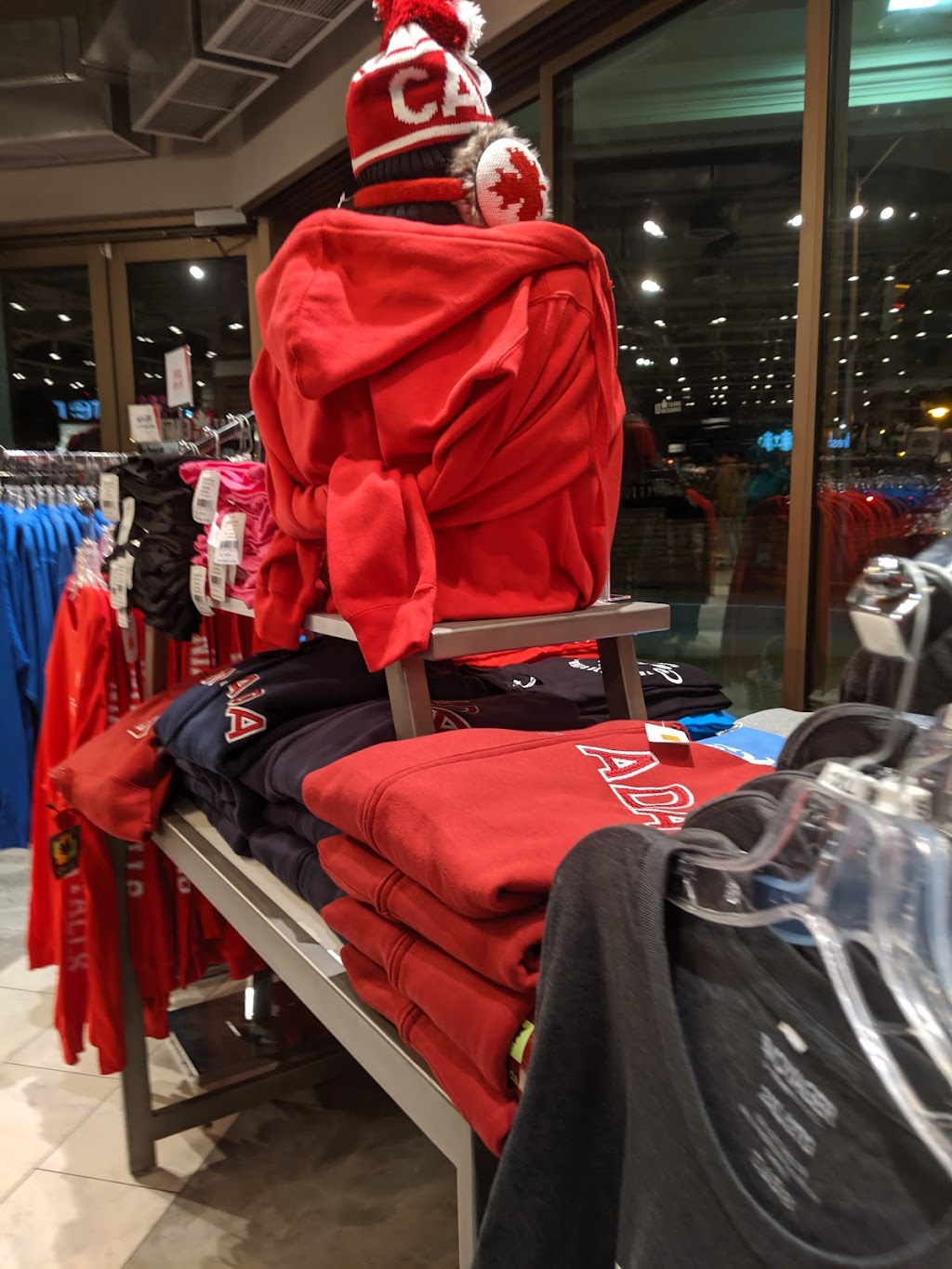 Great Canadian Gifts | 5875-E Falls Ave, Niagara Falls, ON L2G 3K7, Canada | Phone: (905) 374-4444 ext. 4855