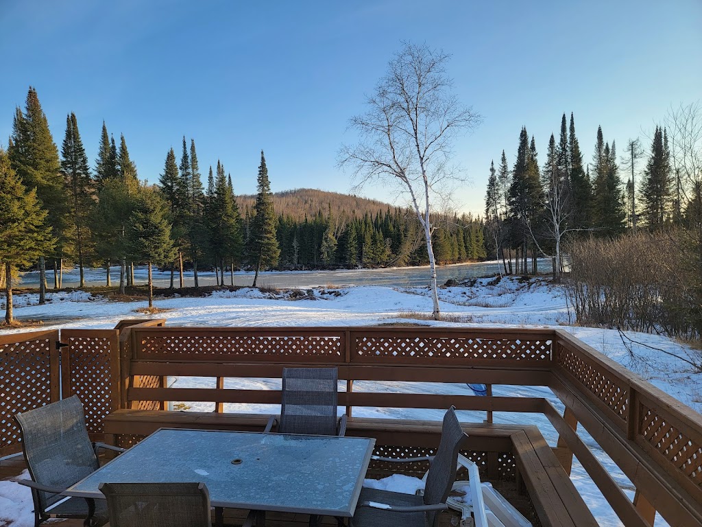 Reine Des Dunes Chalet | 193 Chem. des Dunes, Rivière-Rouge, QC J0T 1T0, Canada | Phone: (514) 348-6777