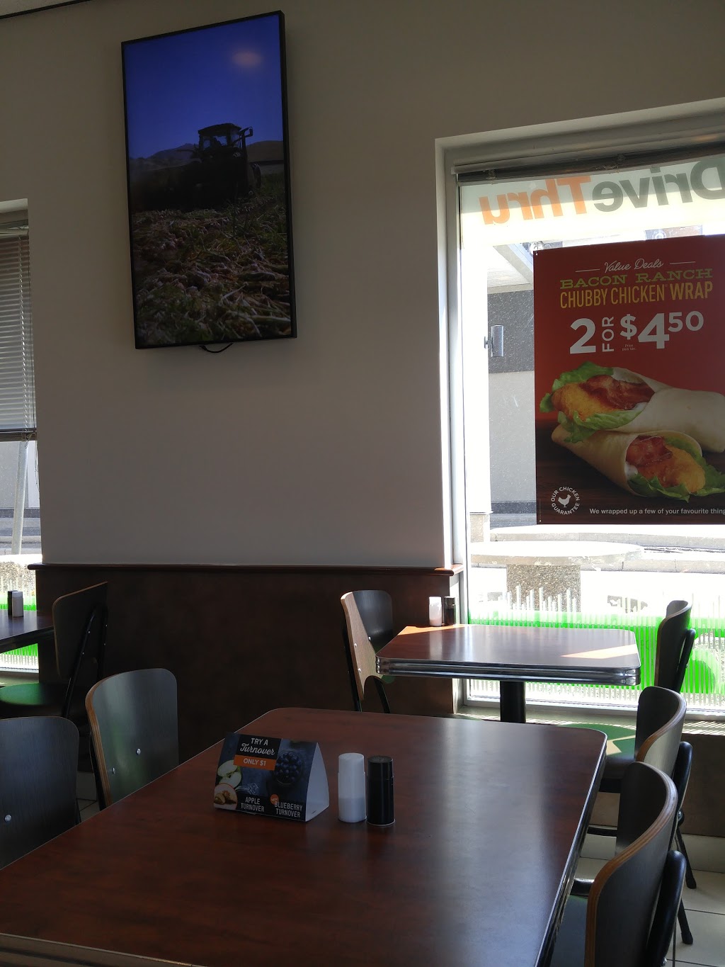 A&W Canada | 2220 68 St NE, Calgary, AB T1Y 6Y7, Canada | Phone: (403) 285-9560