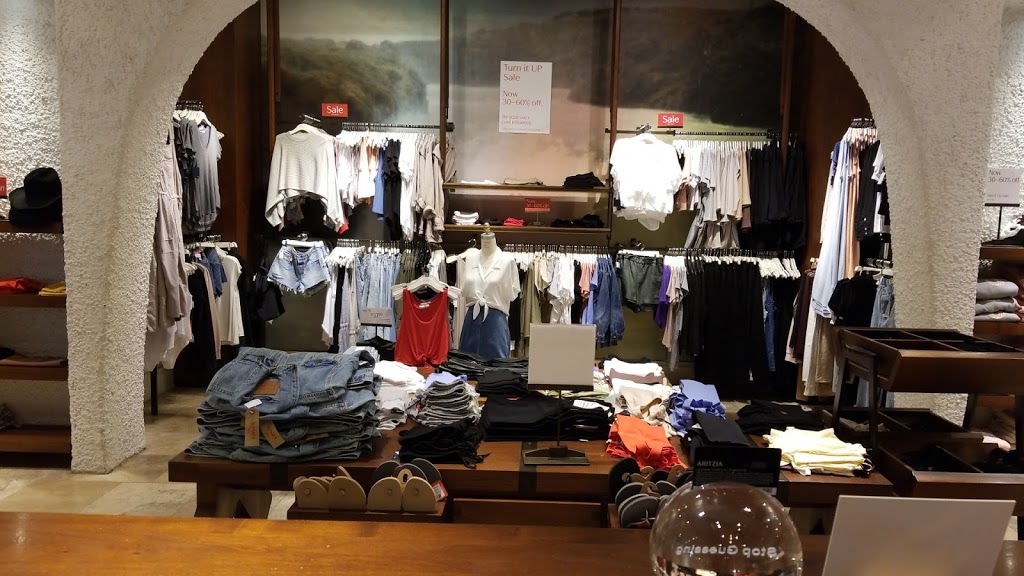 Aritzia | 900 Maple Ave, Burlington, ON L7S 2J8, Canada | Phone: (905) 681-1777