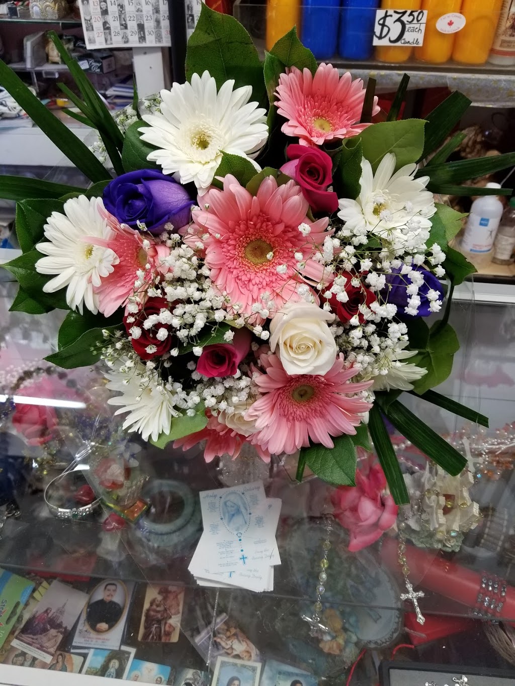 Toms Flower & Gift | florist | 1863 Eglinton Ave W, York, ON M6E 3X2, Canada | 4169399279 OR +1 416-939-9279