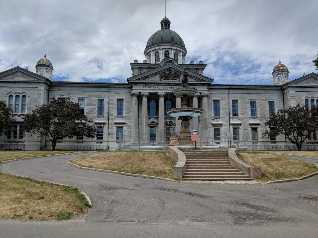 Kingston Trolley Tours | 1 Brock St, Kingston, ON K7L 1R7, Canada | Phone: (800) 848-0011