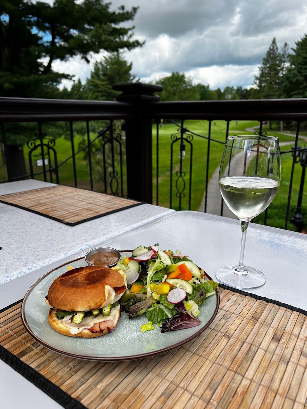 Terrasse19 | 221 Chem. du Golf E, Joliette, QC J6E 8L1, Canada | Phone: (450) 753-7459