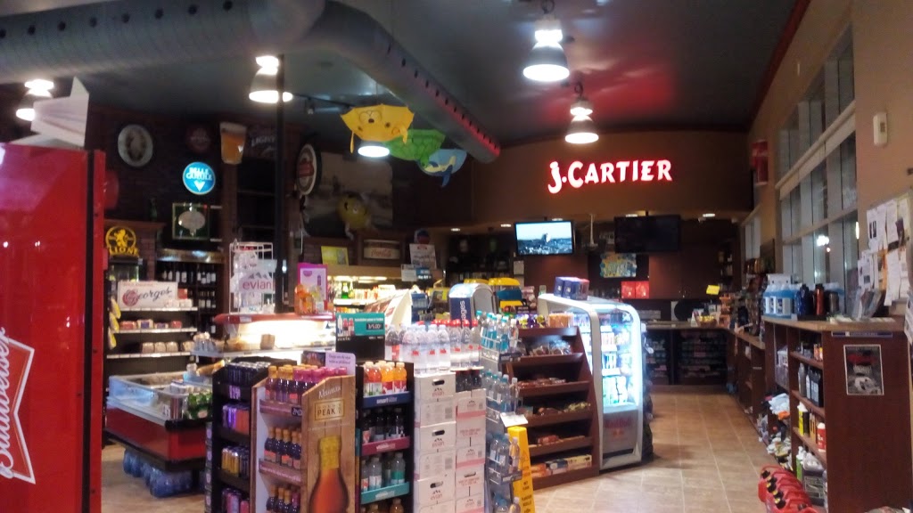 Depanneur Jacques Cartier | 1785 Rue King Ouest, Sherbrooke, QC J1J 2E1, Canada | Phone: (819) 566-8632
