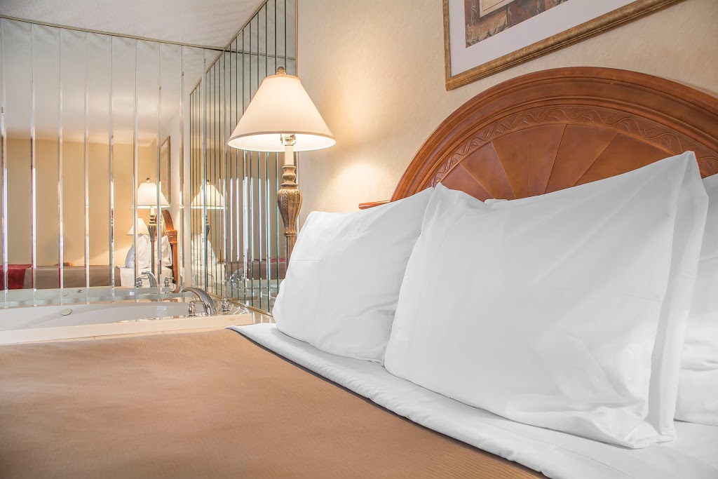 Comfort Inn Fallsview | 6645 Fallsview Blvd, Niagara Falls, ON L2G 7G1, Canada | Phone: (905) 358-9353
