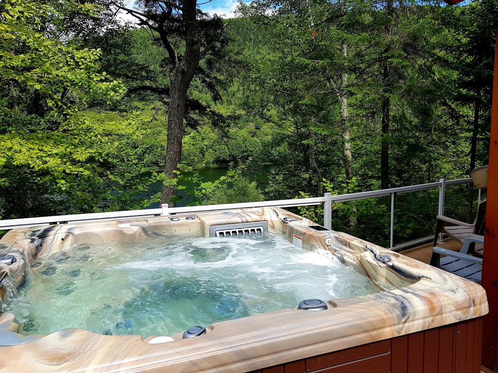 Chalet Le Missionnaire | 190 Chemin du Lac-du-Missionnaire, Lac-aux-Sables, QC G0X 1M0, Canada | Phone: (800) 319-3934