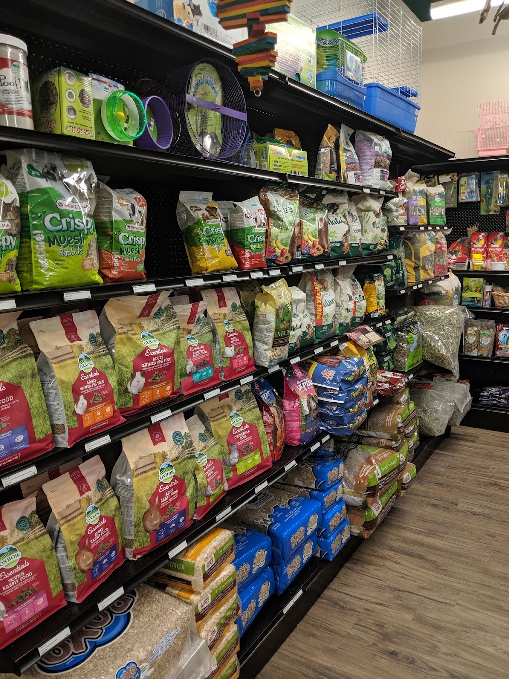 Global Pet Foods | 35 Bd de la Cité-des-Jeunes, Vaudreuil-sur-le-Lac, QC J7V 9T9, Canada | Phone: (450) 424-4545
