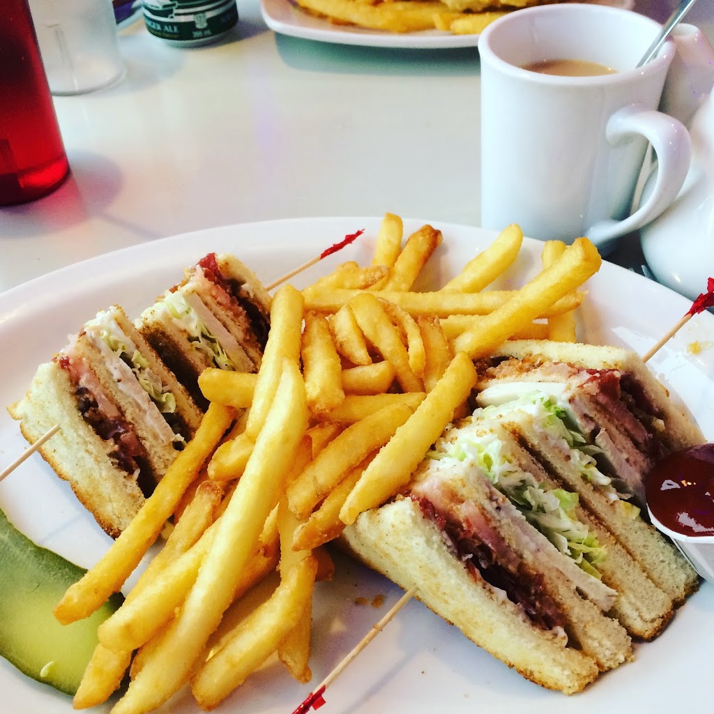 Lakeview Restaurant | 150 Esplanade Ave, Harrison Hot Springs, BC V0M 1K0, Canada | Phone: (604) 796-9888