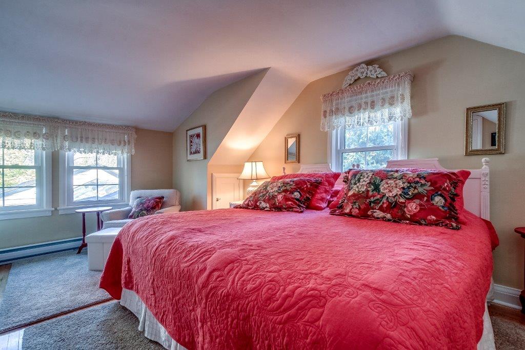 Dover House Bed and Breakfast | 17 Morgan St, Port Dover, ON N0A 1N0, Canada | Phone: (519) 583-3654