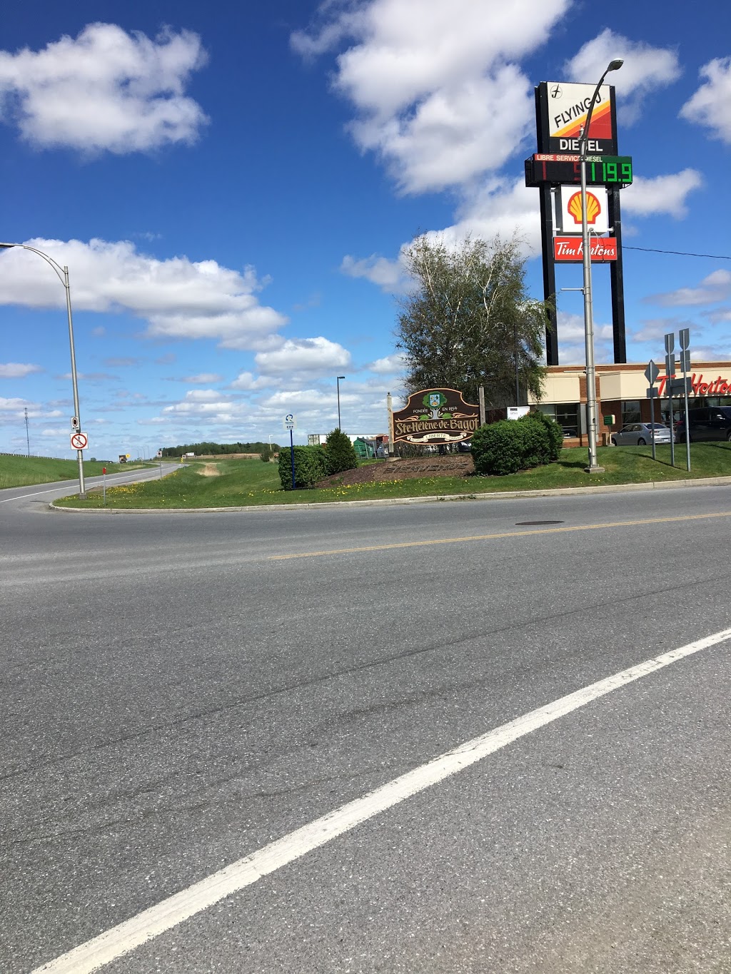 Flying J Truck Stop | 569 Rue Principale, Sainte-Hélène-de-Bagot, QC J0H 1M0, Canada | Phone: (450) 791-2232