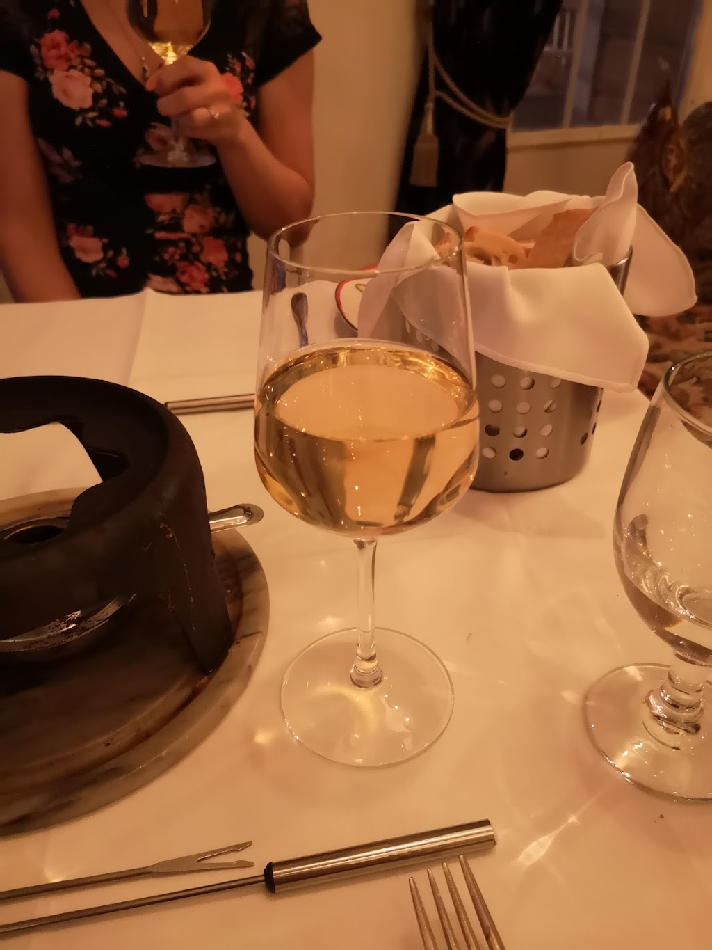 Restaurant La Fondue Du Prince | 94 Rue Ste Anne, Sainte-Anne-de-Bellevue, QC H9X 1L8, Canada | Phone: (514) 457-6278