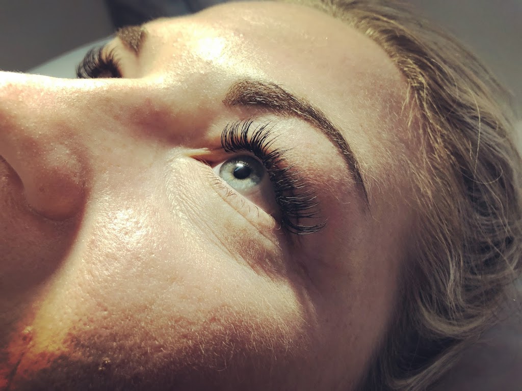 NJR Beauté Studio | 52 Bloomington Dr, Cambridge, ON N1P 1J5, Canada | Phone: (519) 240-8576