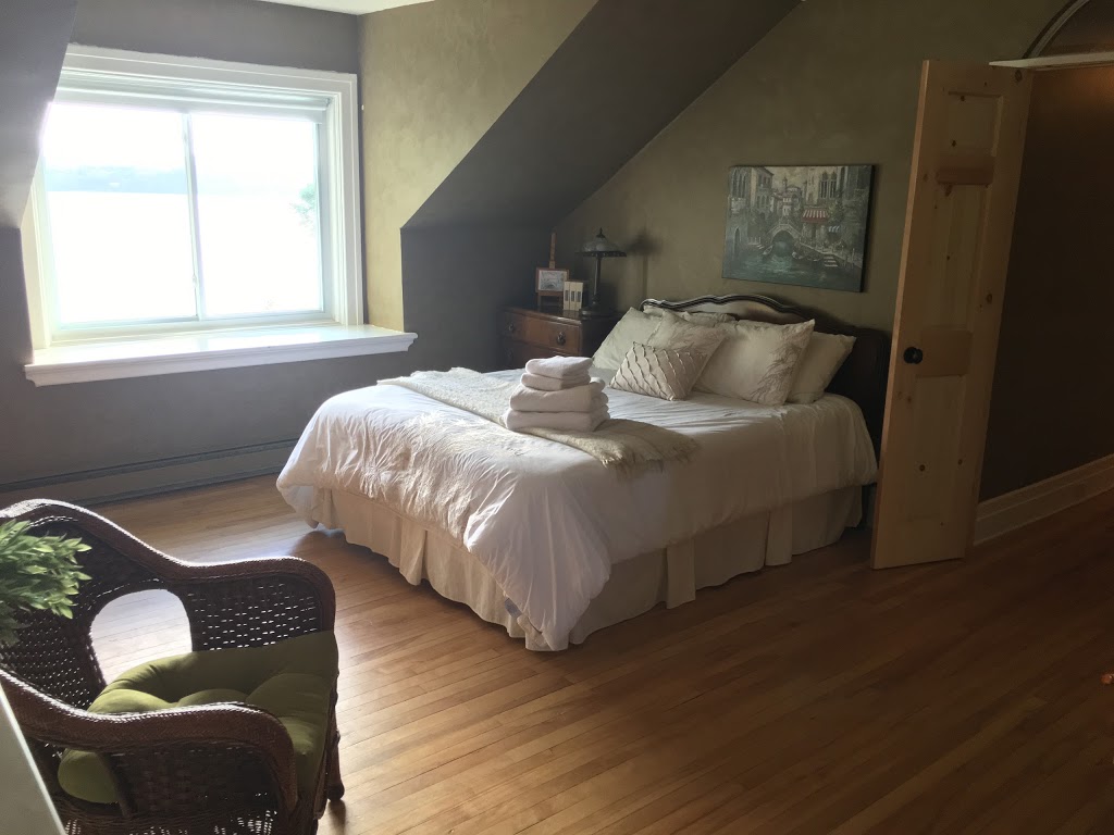 Maison Mullans | 586 Rue Main, Hudson Heights, QC J0P 1J0, Canada | Phone: (514) 755-0955