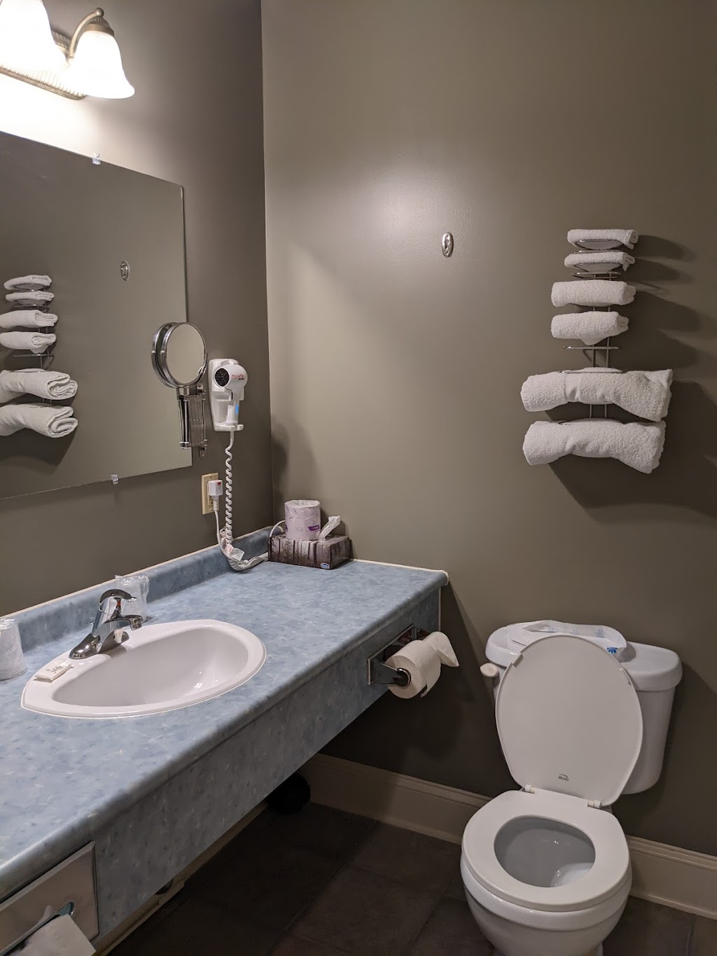 Shoreline Suites | 78 Water St, Digby, NS B0V 1A0, Canada | Phone: (902) 245-5110