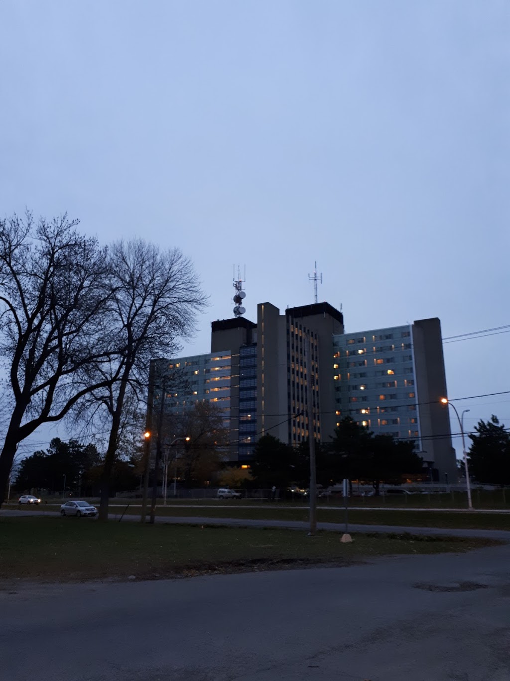 Ste. Annes Hospital | 305 Boul des Anciens-Combattants, Sainte-Anne-de-Bellevue, QC H9X 1Y9, Canada | Phone: (514) 457-3440
