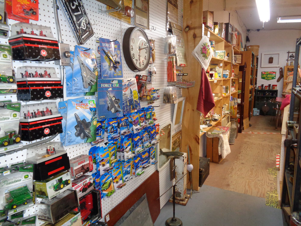 Gore St Antique Market | 147 Gore St E, Perth, ON K7H 1J8, Canada | Phone: (613) 267-3156