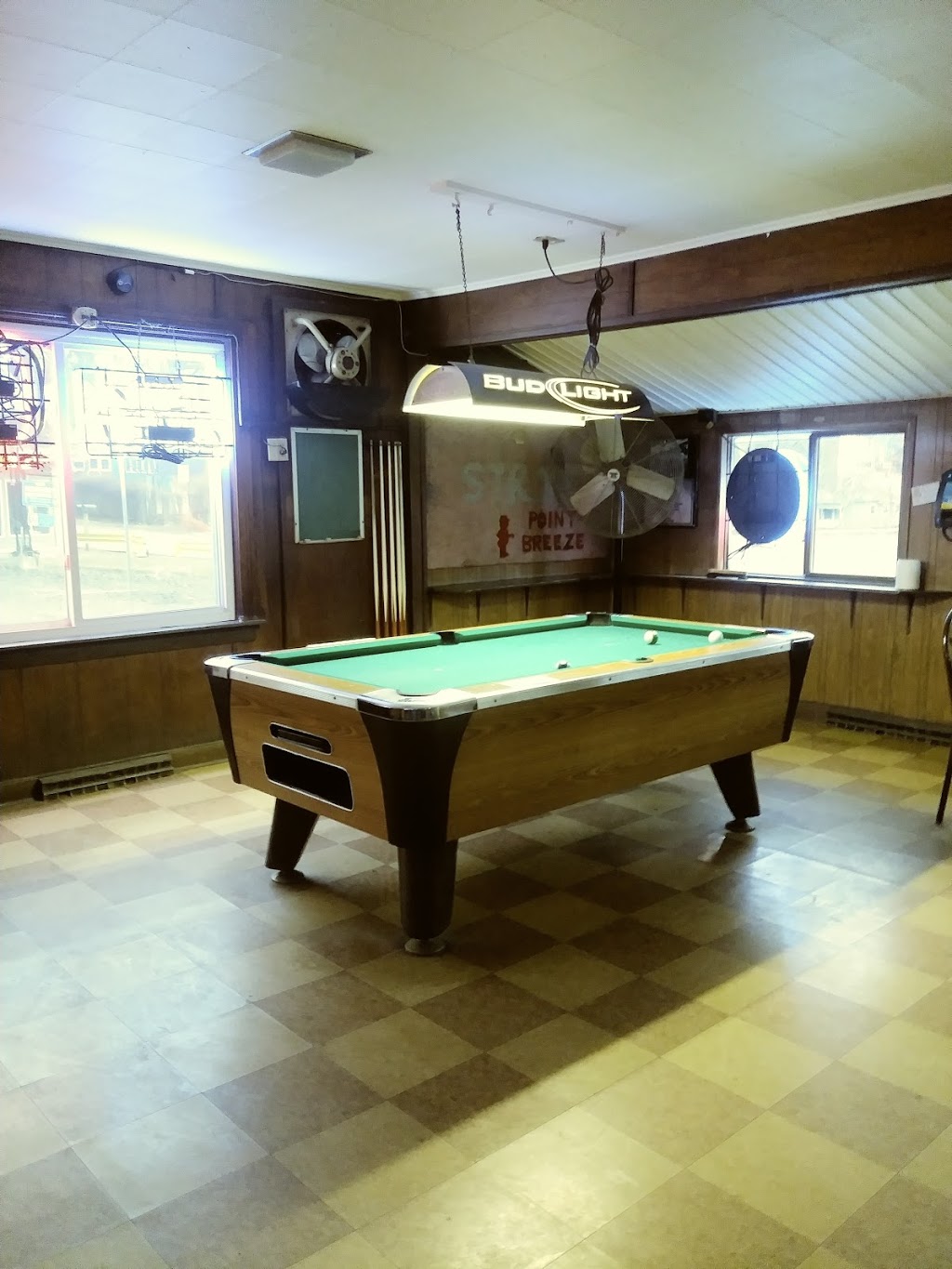 Strohs Tavern | 9566 Lake Shore Rd, Angola, NY 14006, USA | Phone: (716) 549-0480