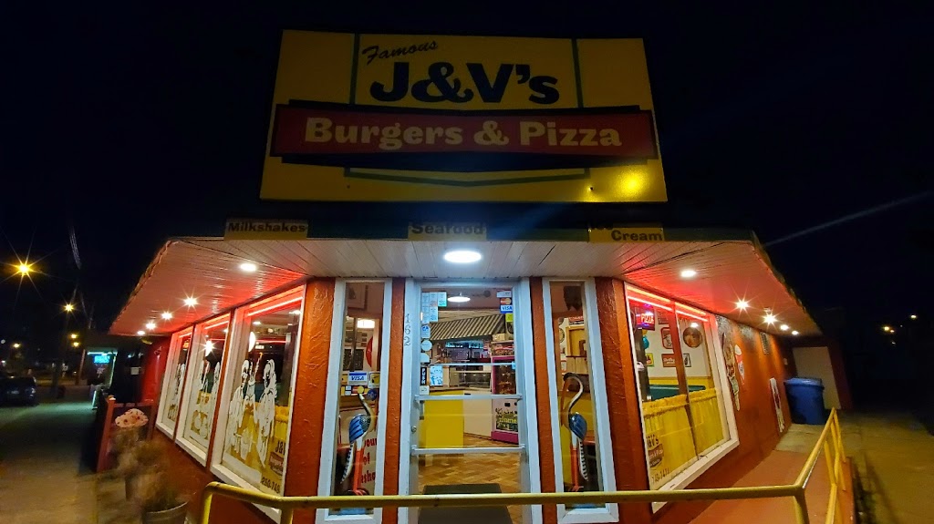 JVs Diner | 162 S Shore Rd, Lake Cowichan, BC V0R 2G0, Canada | Phone: (250) 749-7411