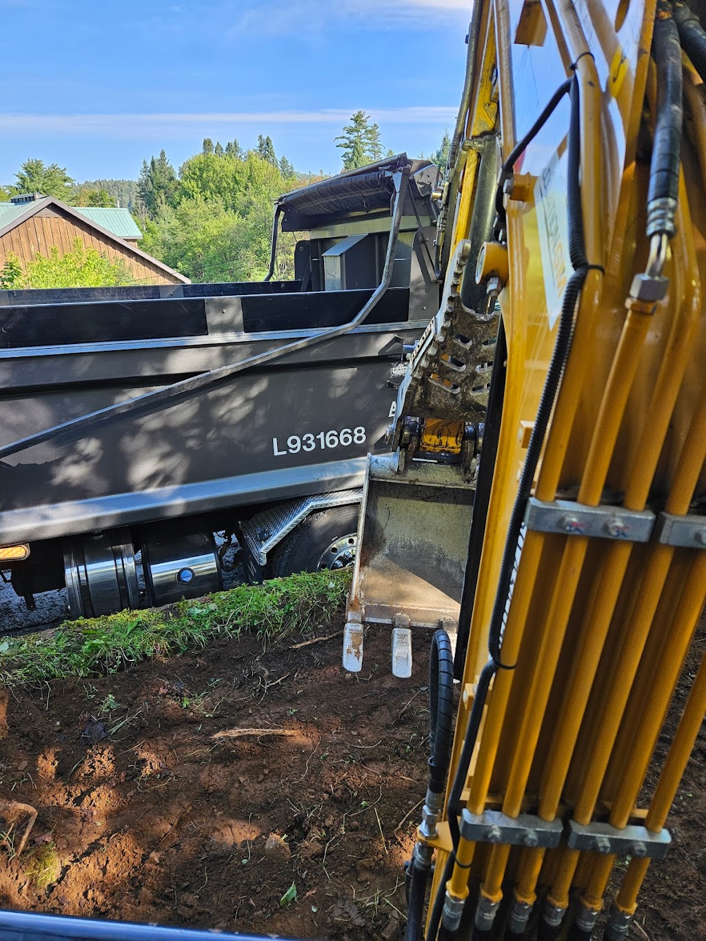 Excavation B.Plouffe | 2006 Chem. Adrien, Sainte-Lucie-des-Laurentides, QC J0T 2J0, Canada | Phone: (438) 521-6515