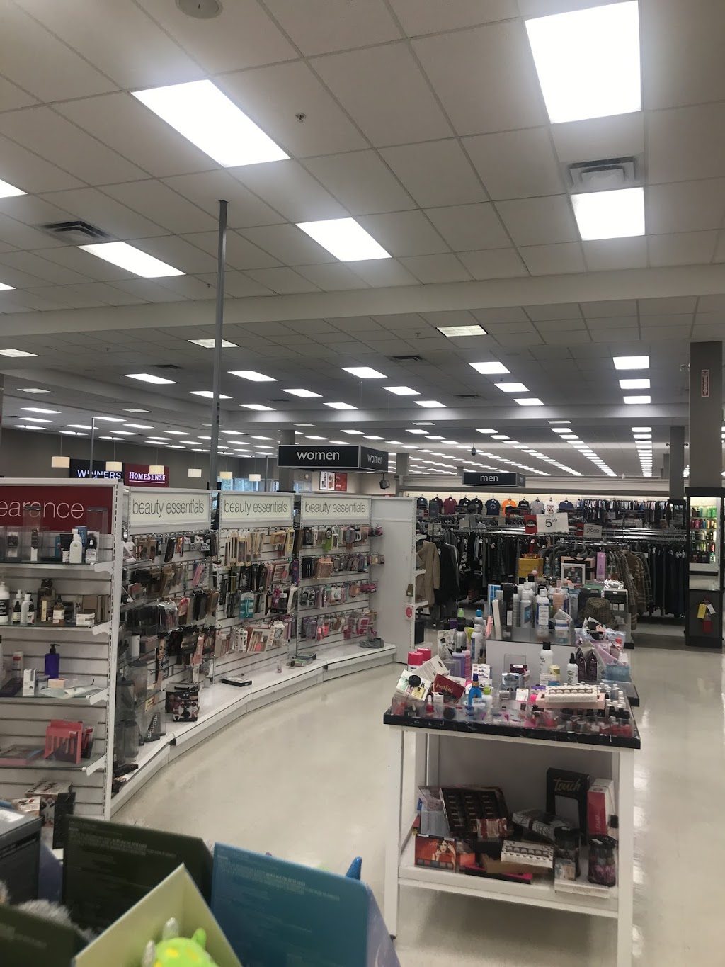 Winners & HomeSense - 19800 Lougheed Hwy, Pitt Meadows, BC V3Y 2W1, Canada