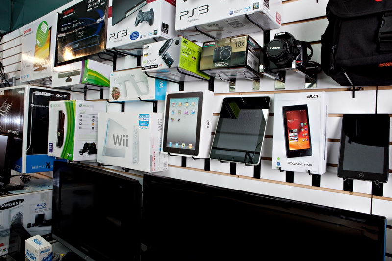 Money Maxx | 49 Prideaux St, Nanaimo, BC V9R 2M3, Canada | Phone: (250) 754-6499
