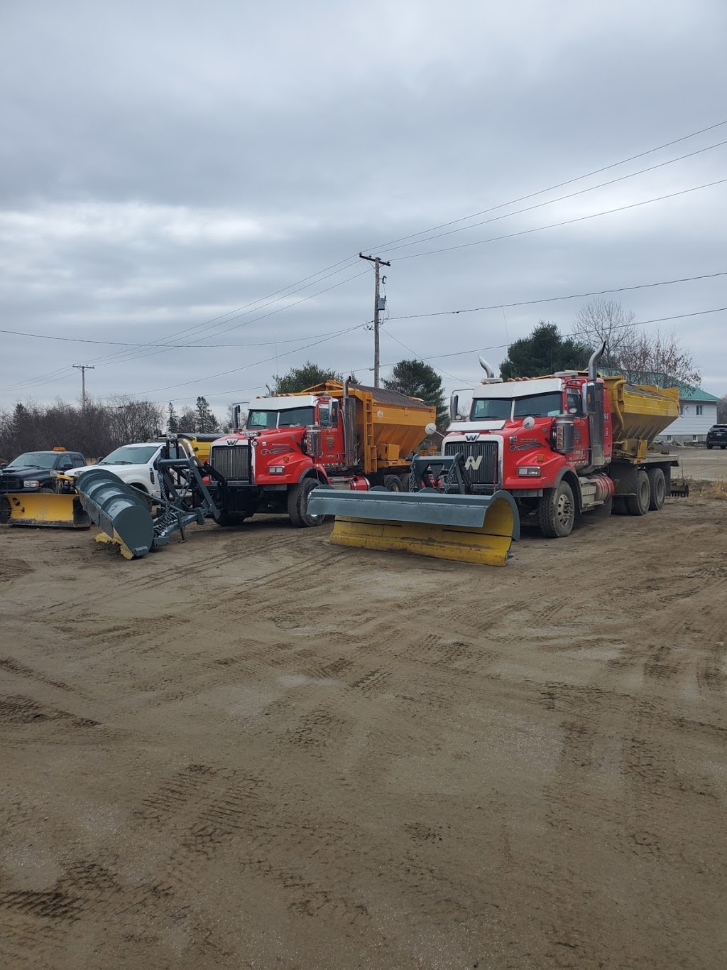 Transport Vincent Flansberry et Filles | 44 Chemin des Eaux, Egan-Sud, QC J9E 3A9, Canada | Phone: (819) 334-0121