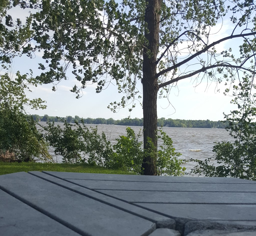 Bertold Park | Rue Churchill, Baie-dUrfé, QC H9X 2Z4, Canada