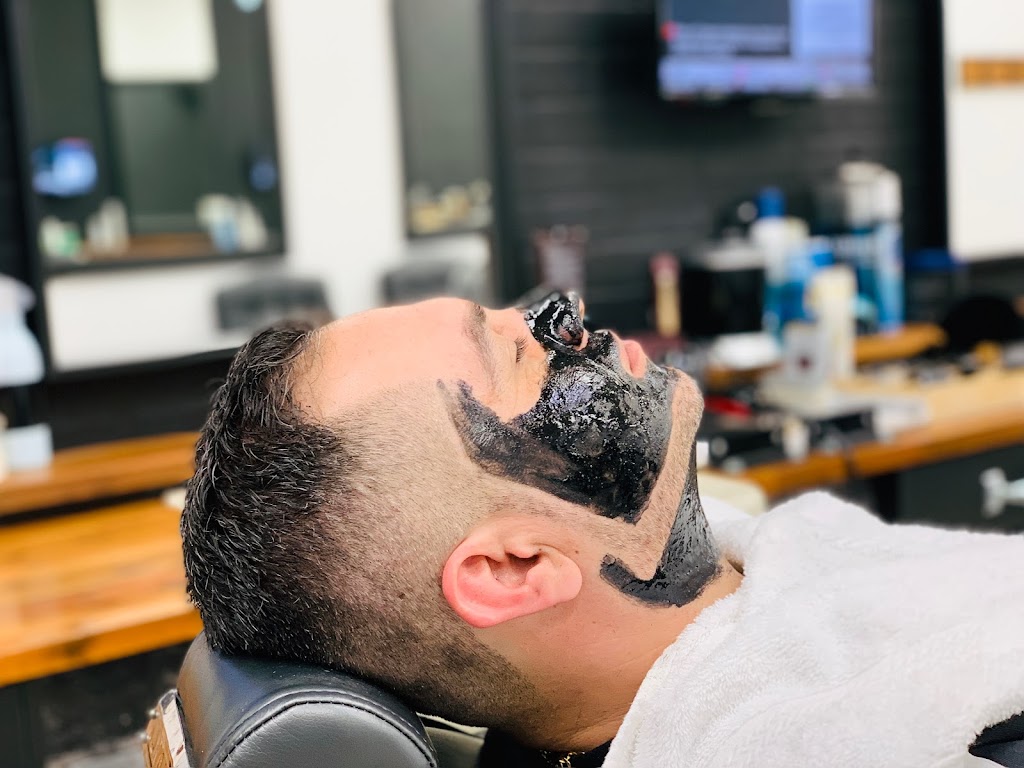 Deluxe Barbershop | 3415 Dixie Rd, Mississauga, ON L4Y 2B1, Canada | Phone: (905) 625-2099