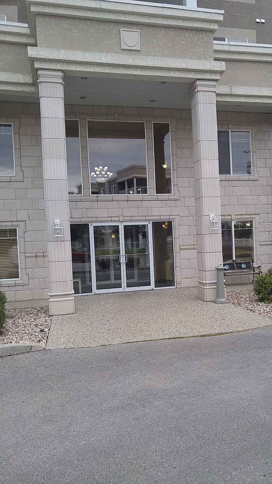 Mission Hill Village | 78 McKenney Ave, St. Albert, AB T8N 1L9, Canada | Phone: (780) 458-9381