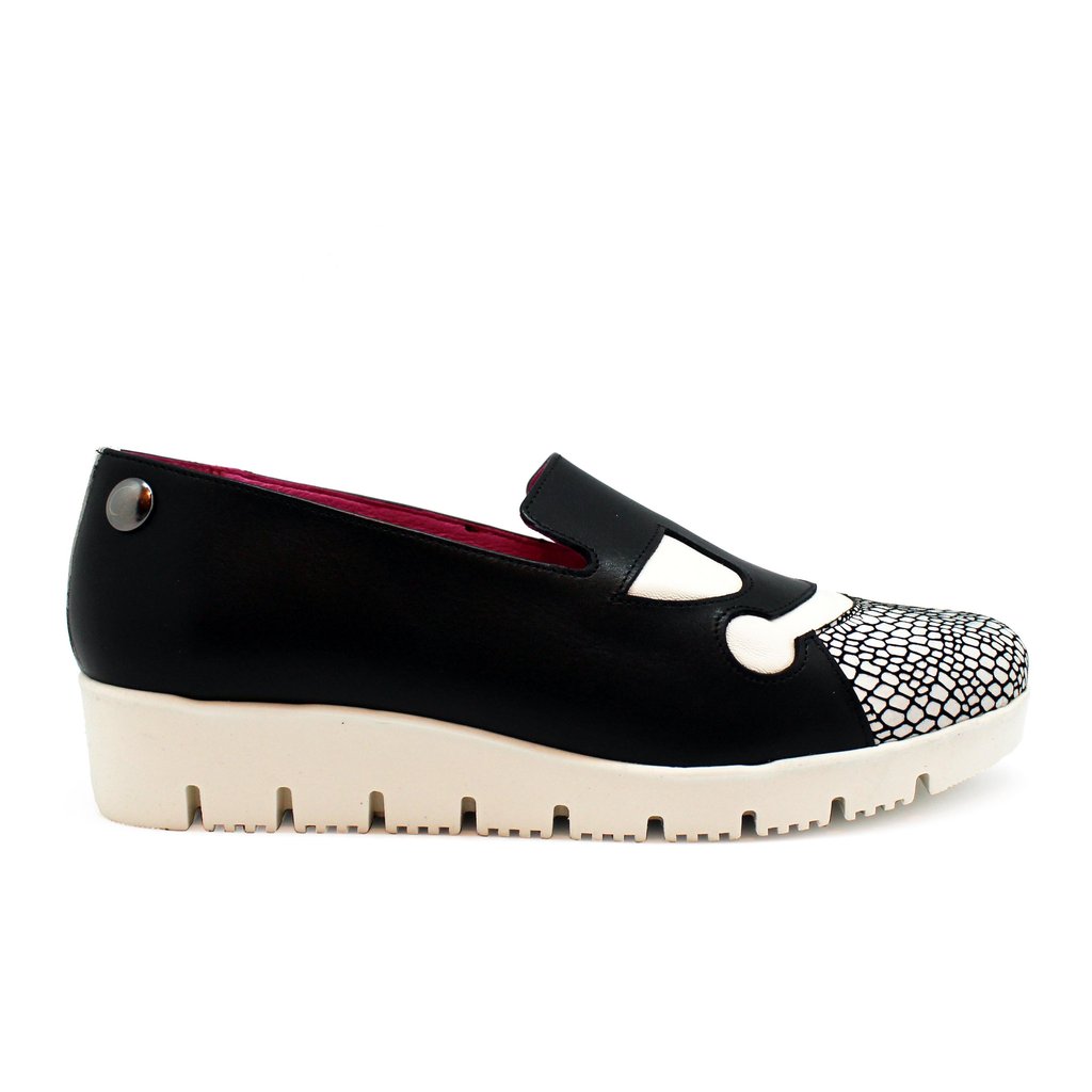 Shoe Muse | 326 Aspen Glen Landing SW, Calgary, AB T3H 0N5, Canada | Phone: (403) 453-0790