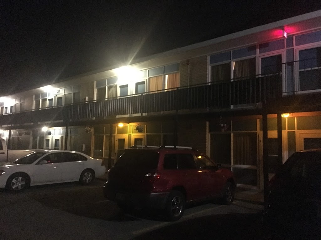 Chipican Motel | 1144 Christina St N, Sarnia, ON N7V 3C3, Canada | Phone: (519) 336-4153 ext. 0