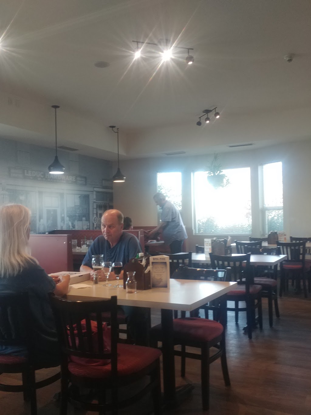 Royal Pizza | 7712 Sparrow Dr, Leduc, AB T9E 8A5, Canada | Phone: (780) 986-3383