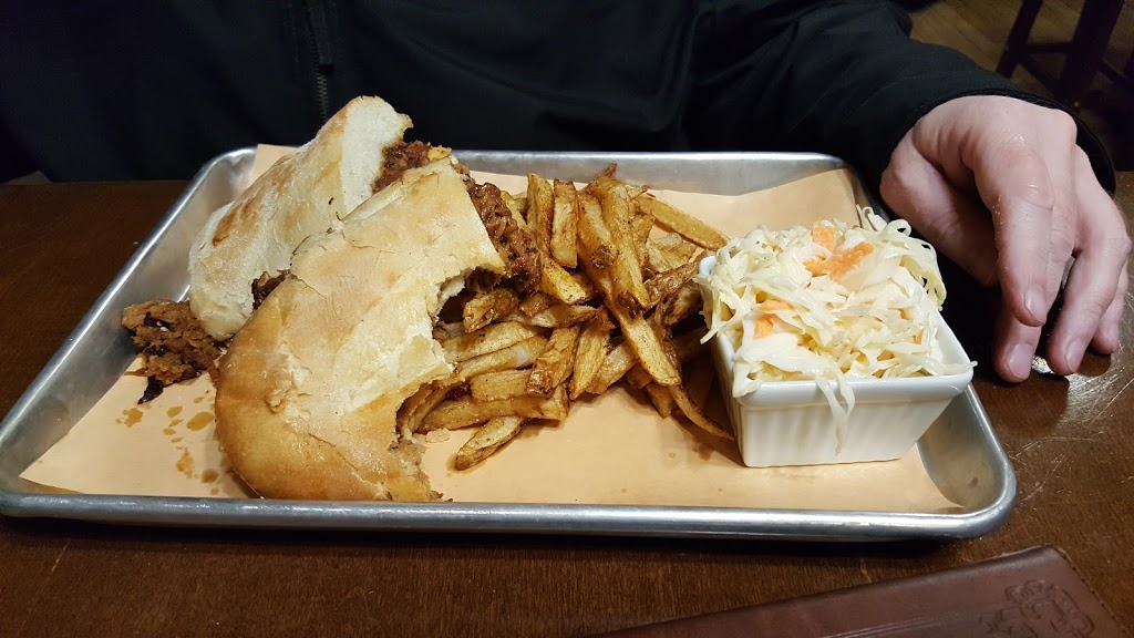Rib Crib And Smokehouse | 106 Lakeport Rd, St. Catharines, ON L2N 4R1, Canada | Phone: (905) 934-1231
