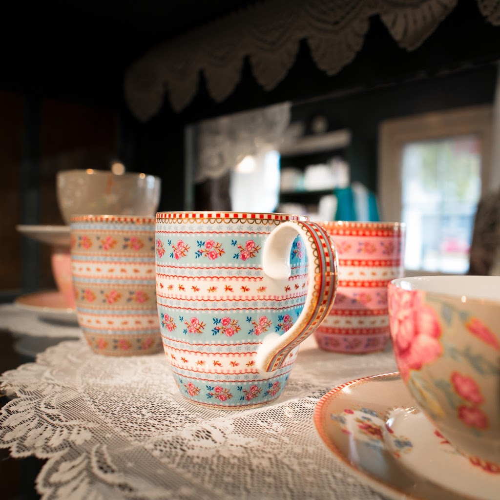 La Dentellière | 56 Boulevard Champlain, Québec, QC G1K 4H7, Canada | Phone: (418) 692-2807