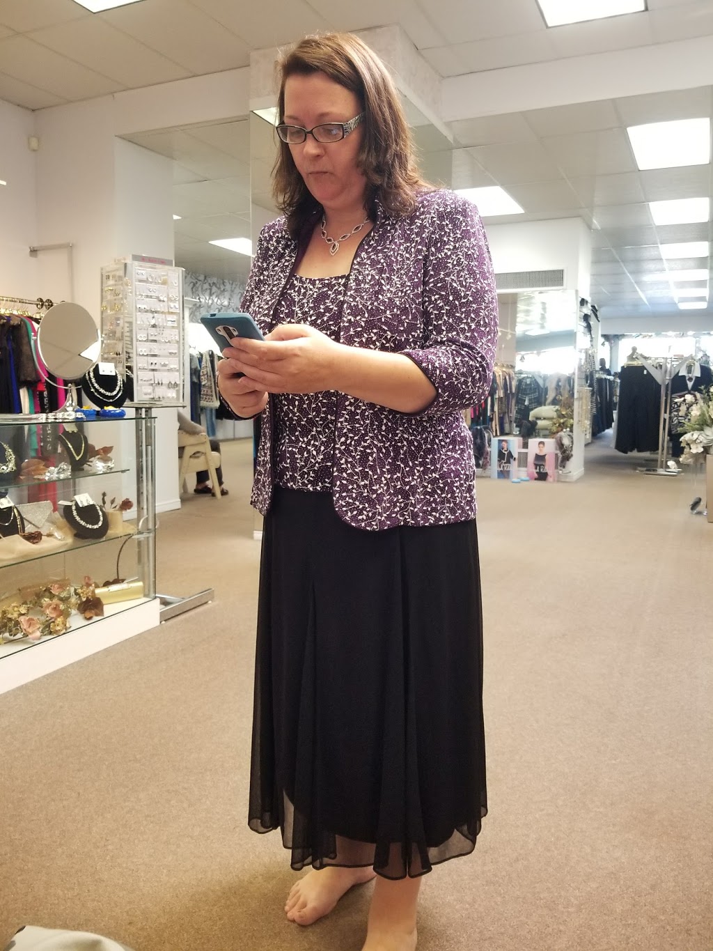 Ideal Ladies Wear | 237 Main St S, Mount Forest, ON N0G 2L1, Canada | Phone: (519) 323-1970