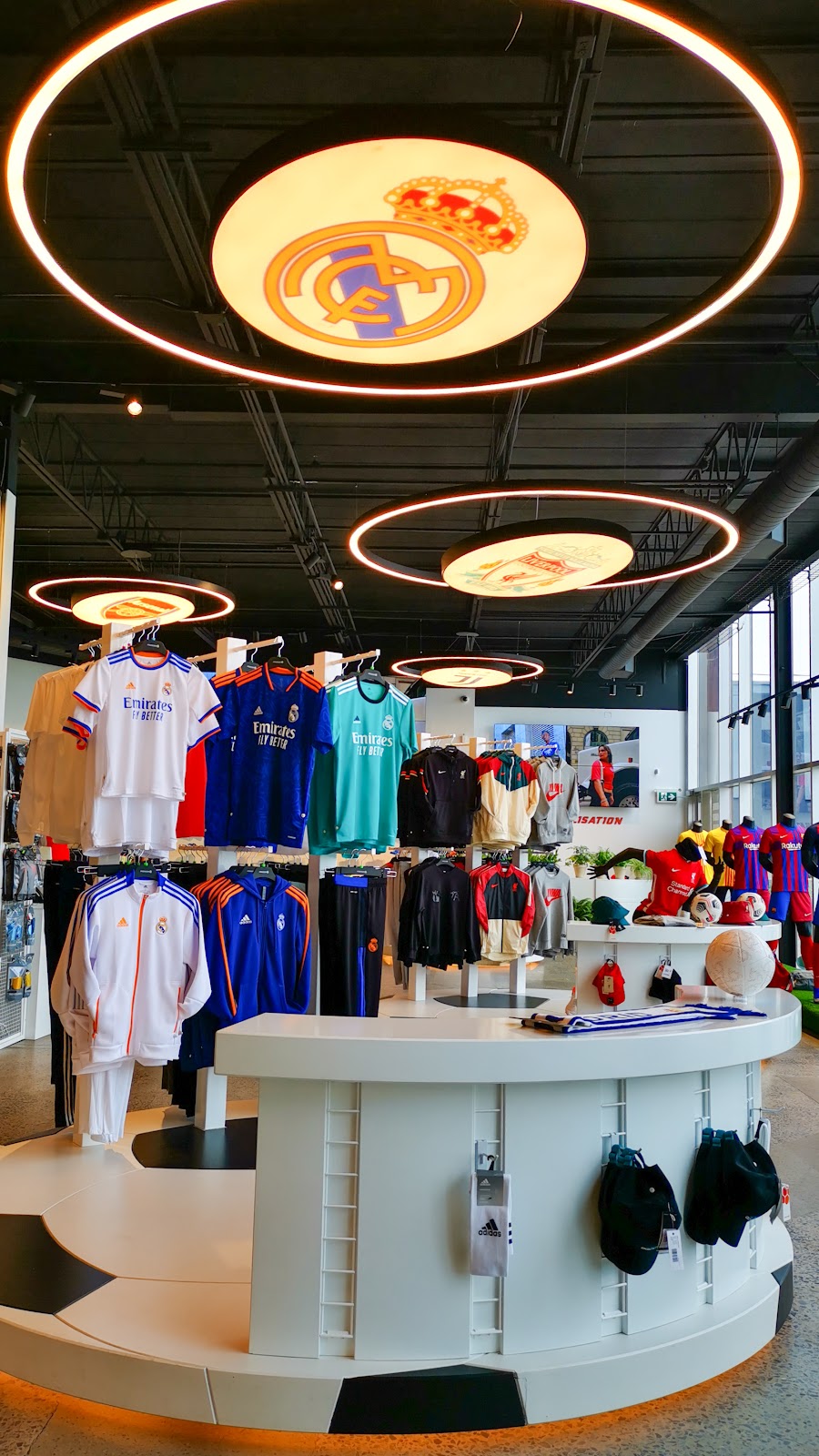 Premium Soccer | 7135 Rte Transcanadienne, Saint-Laurent, QC H4T 1A2, Canada | Phone: (514) 956-1000