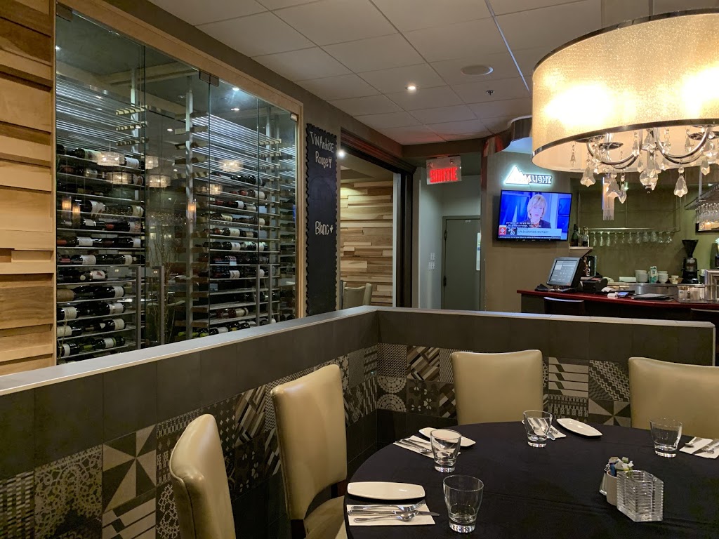 Batifol Bar & Grill | 3401 Boulevard Sainte-Anne, Québec, QC G1E 3L4, Canada | Phone: (418) 666-5141