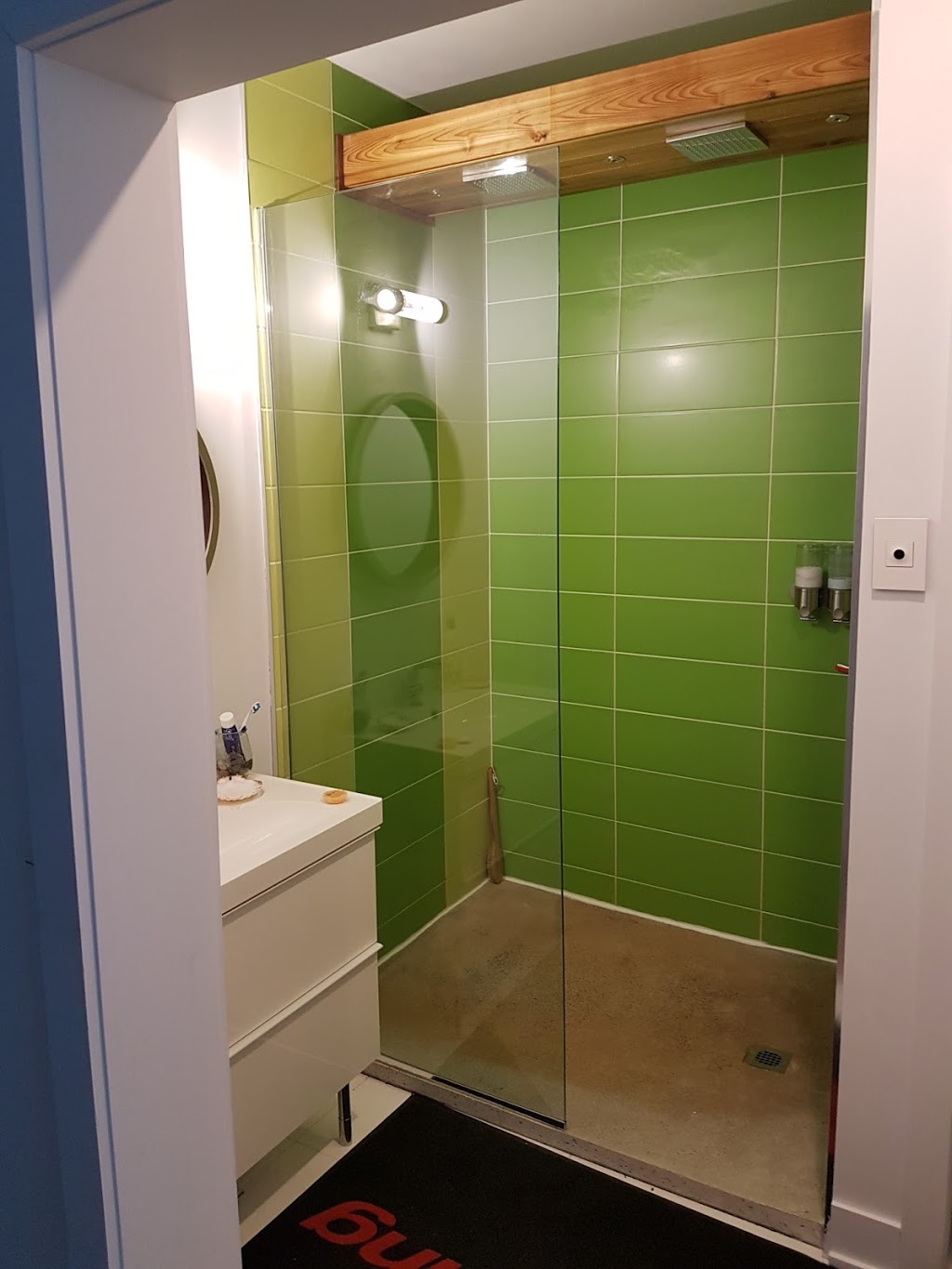 Vitrerie Ste-Julie Enr | 1999 Rue Nobel Local 8, Sainte-Julie, QC J3E 1Z7, Canada | Phone: (450) 649-8765