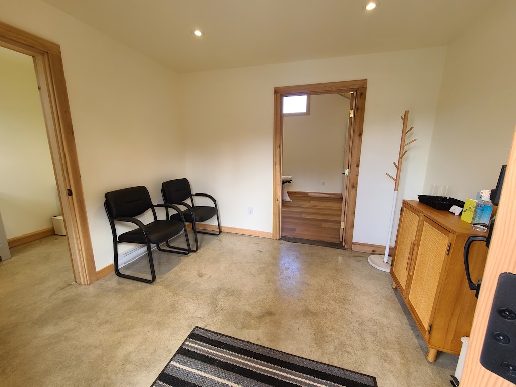 Your Neighbourhood Massage Therapist | 526 Baden Powell St Access is via the alley between Baden Powell St and, Roberts St, Ladysmith, BC V9G 1A2, Canada | Phone: (778) 269-0972