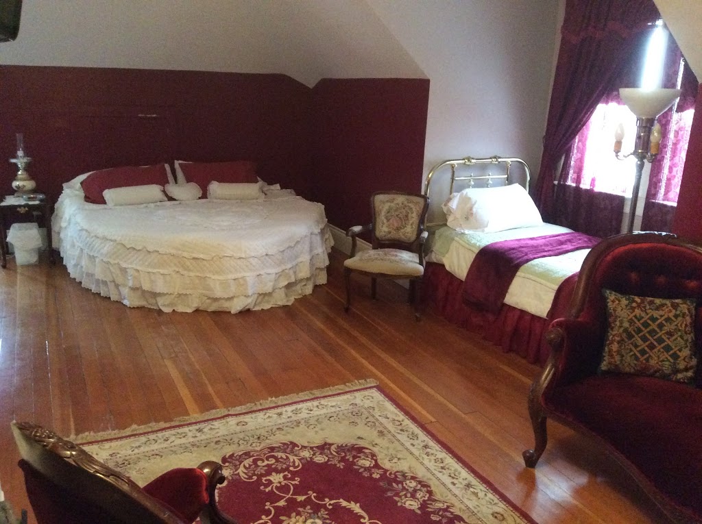 Wakamow Heights Bed & Breakfast | 690 Aldersgate St, Moose Jaw, SK S6H 6A4, Canada | Phone: (306) 693-9963