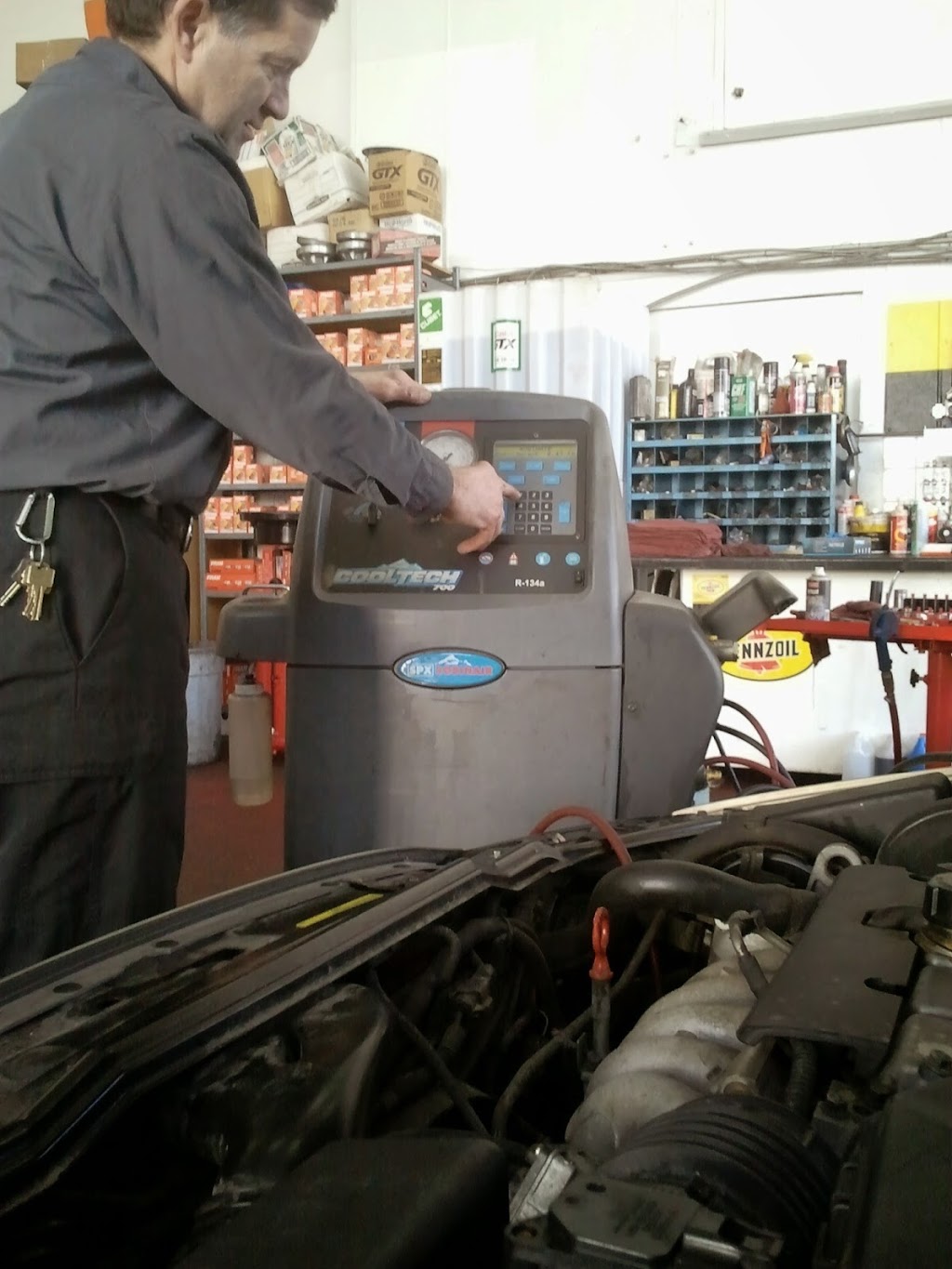 Deckers Automotive Centre | 7258 Gilley Avenue, Burnaby, BC V5J 4X3, Canada | Phone: (604) 433-8178