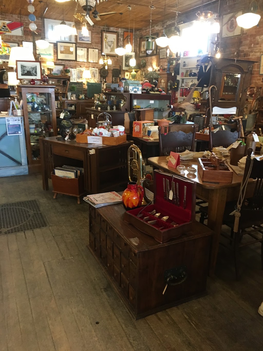 Sentimental Journey Antiques | home goods store | 1901 20 Ave, Nanton, AB T0L 1R0, Canada | 4036462439 OR +1 403-646-2439