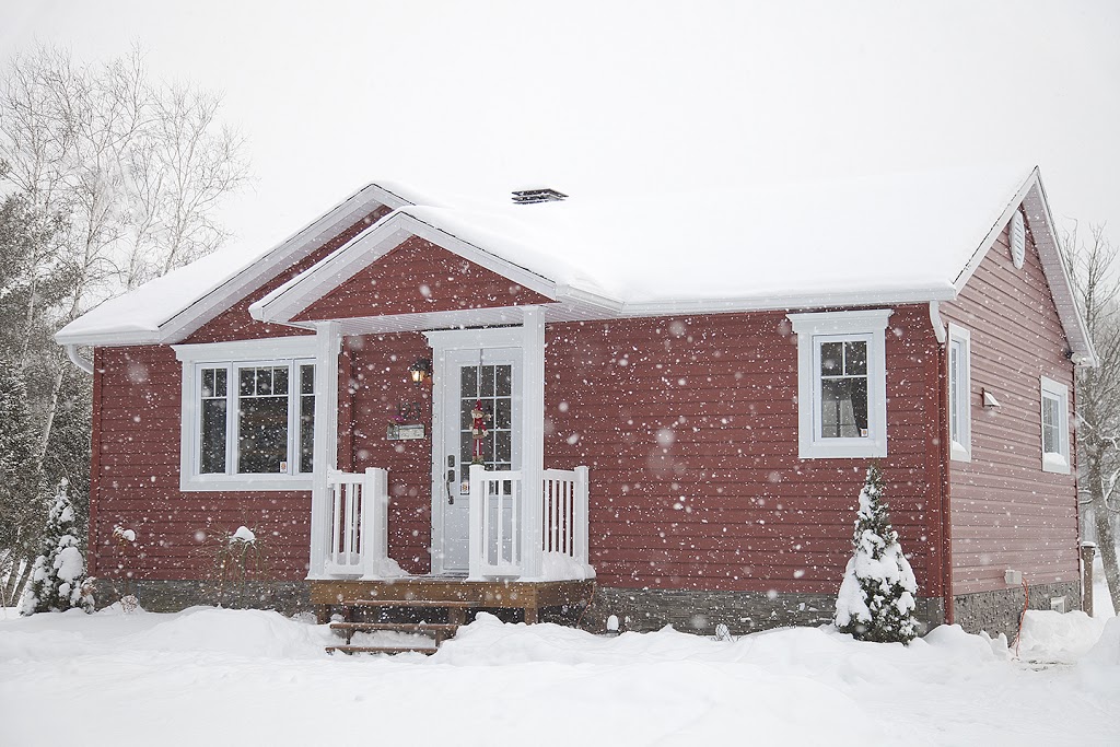 Chalet Bord de Leau | 123 Rang Saint François, Saint-Louis-de-Blandford, QC G0Z 1B0, Canada | Phone: (819) 352-2050
